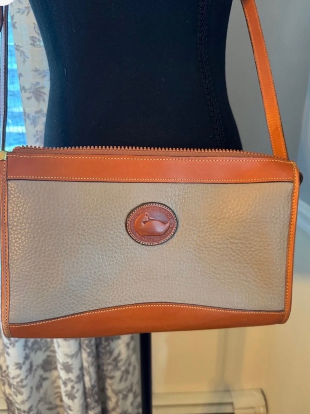Authentic Vintage Dooney & Bourke Crossbody shoulder Purse Bag